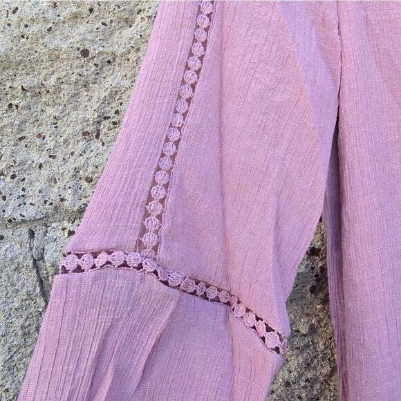 Elegant Pink Lace-Trimmed Women's Top - Picture 14 of 16